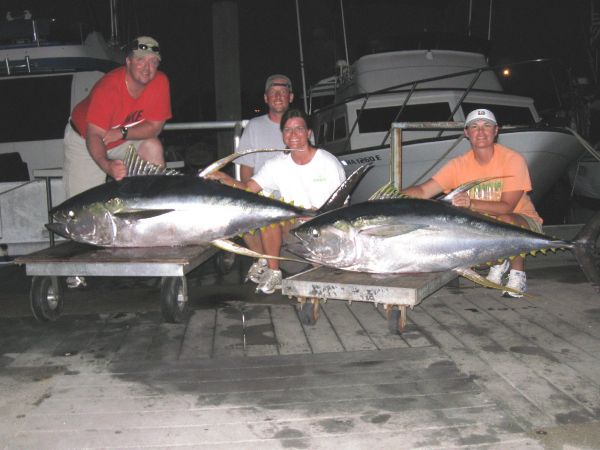 10-9-09
Another long day and another two Ahi! Ken, Jennifer, Gary and Brenda got a taste of some serious big game fishing action!
