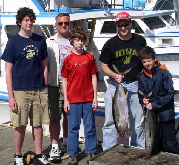 2-13a-08 Morning 1/2 day
The Collins boys got a few nice tunas and fought a few big sharks on their morning 1/ day.
