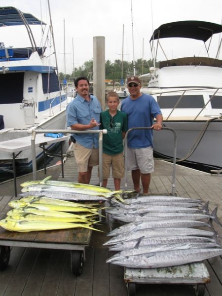2-21-2011
How many Ono's is that? And some nice Mahi Mahi too. Rob, Nick and Mike had an action packed day. What did you catch?
