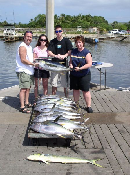 2-26-08
The Keaveny family came down from Alaska to thaw out and ran into some nice Tunas. Nice job folks!
