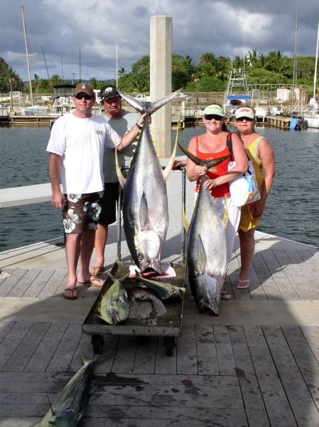 Foxy Lady 5-1-07
Ahi, Ahi!! Don, Jeff, Christie and Pam got the month of May off to a great start. Our scale at the harbor was a bit off and the bigger fish didn't get enough credit. The official weight was 183 #'s. Very nice.
