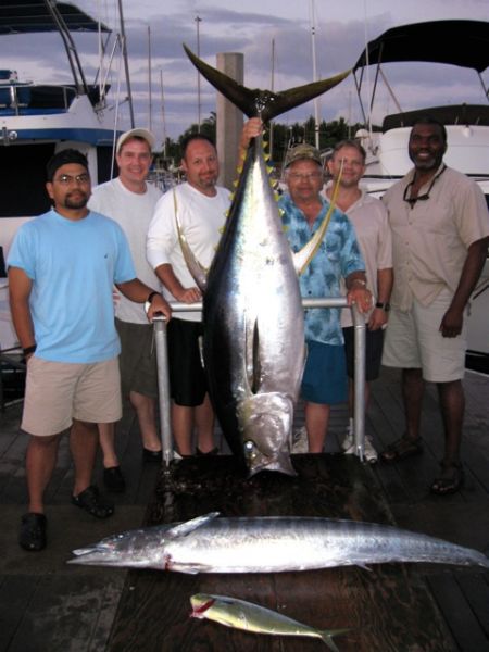 5-10-2010
AHI!!! Anthony, Steve, Robert, Ray, Glenn and Damon got a nice 40 pound Ono and a 187 pound Yellowfin Tuna. That's the biggest one for the year.
