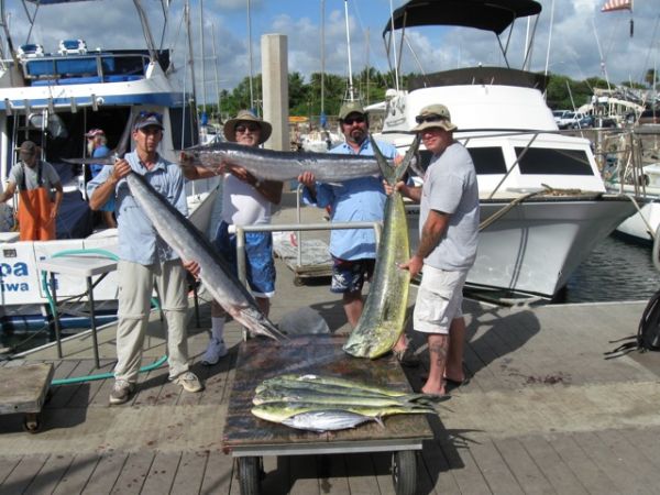 6-12-2010
Karen, Lou, Ron, Joe and John with a few nice with Mahi Mahi and a double Spearfish!
