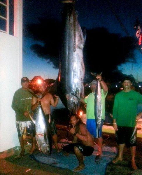 7-1-2013
Capt Kyle's crew & catch
Keywords: marlin,ahi,mahi mahi,dorado,dolfin,hawaii,north shore,charter,boat,fishing,trip,fish,oahu,sportfishing,deep sea,trolling