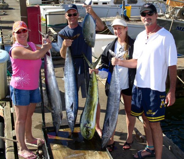 7-23-04
We went 3 for 7 on the Wahoo bites. The Mahi Mahi cooperated nicely. And we had a bonus Papio just outside the harbor on the way home. Let's hope that the fishing is getting better.
