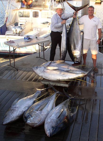 9-24-07
Ken and Randy and the best day of Ahi fishing we have seen in a long long time. The little one was 137 pounds and they just got bigger. Randy's XL Yellowfin weighed in at 190 pounds! 
2 GREAT anglers, 6 Ahi and an Ono. Why can't every day be just like this?
