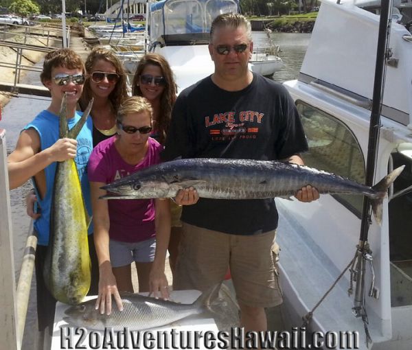 3-26-2013
Keywords: snapper,uku,bottom,boat,tuna,yellowfin,mahi mahi,dolphin,fish,charter,fishing,oahu,north shore,hawaii,sportfishing